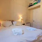 1 Bedroom New Town Flat Sleeps 2