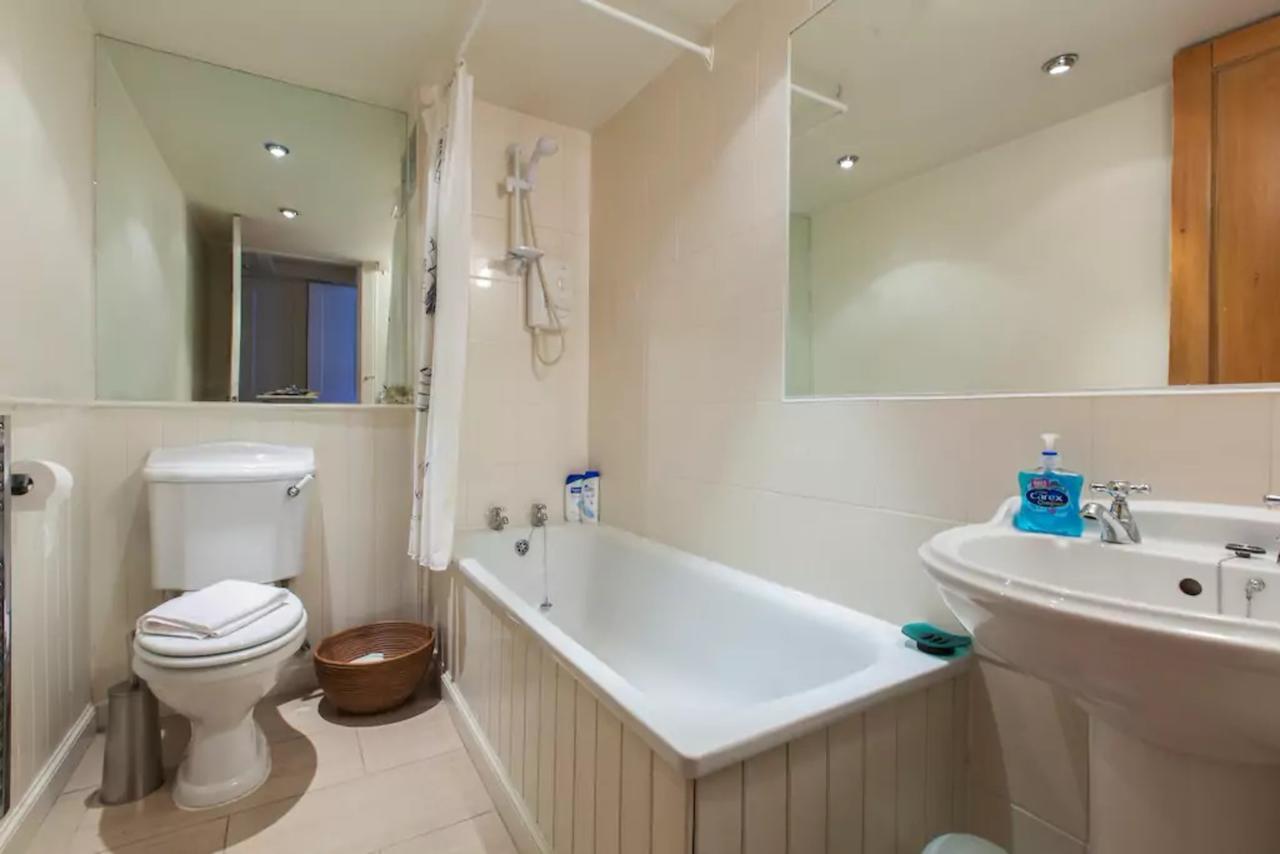 1 Bedroom New Town Flat Sleeps 2 Apartment