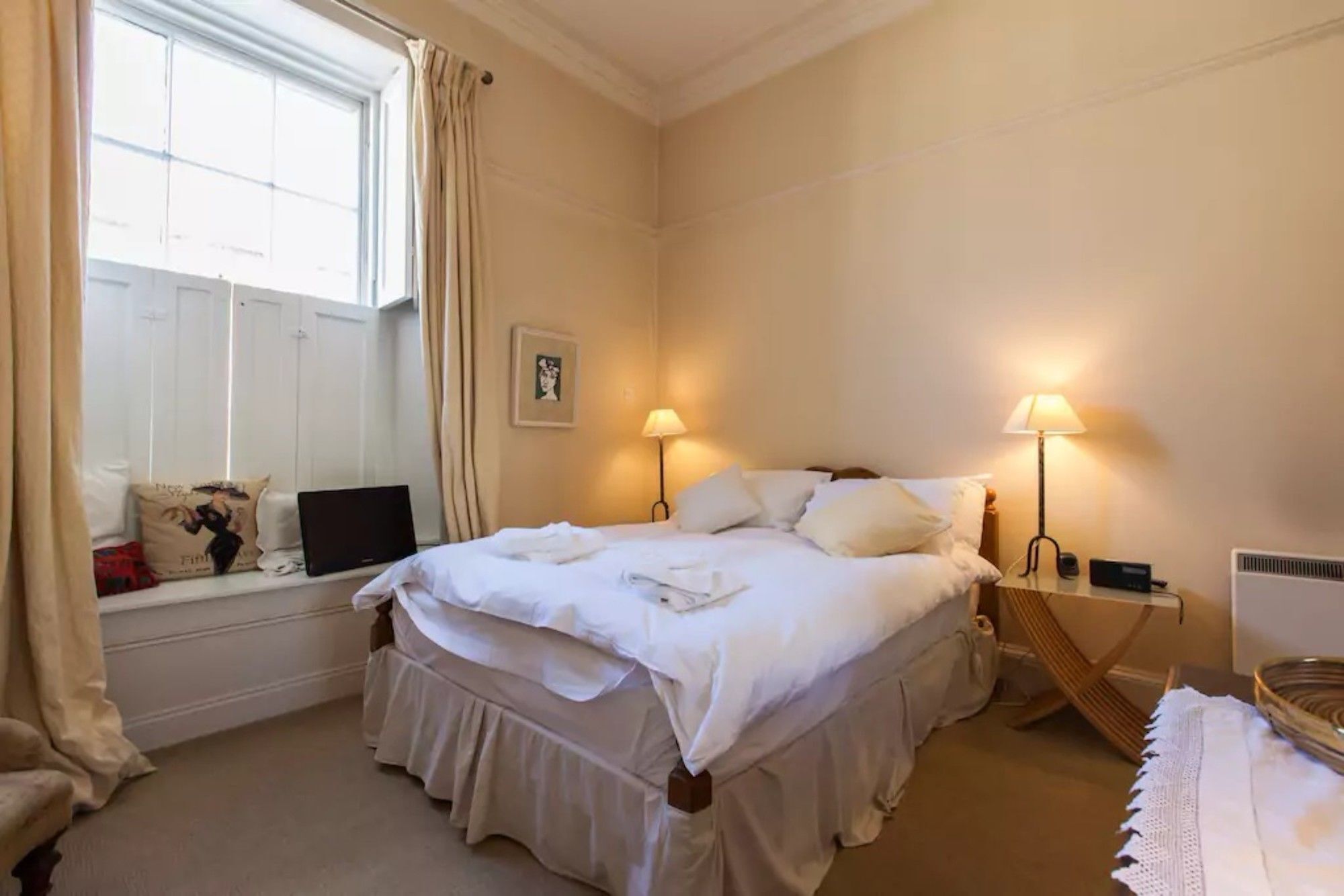 1 Bedroom New Town Flat Sleeps 2 Apartment