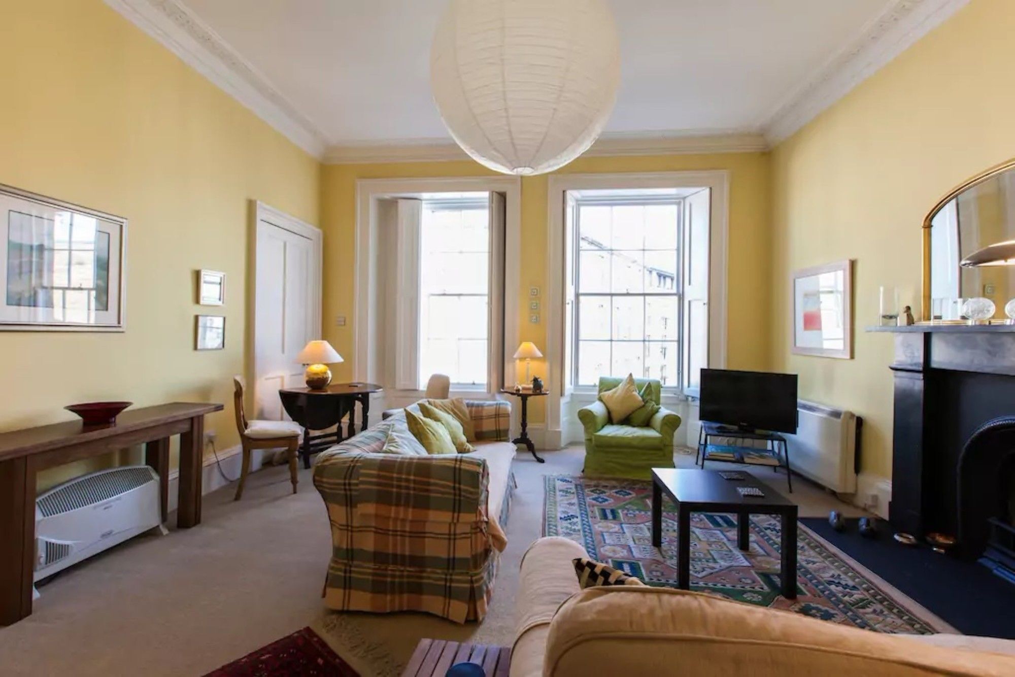 Apartment 1 Bedroom New Town Flat Sleeps 2